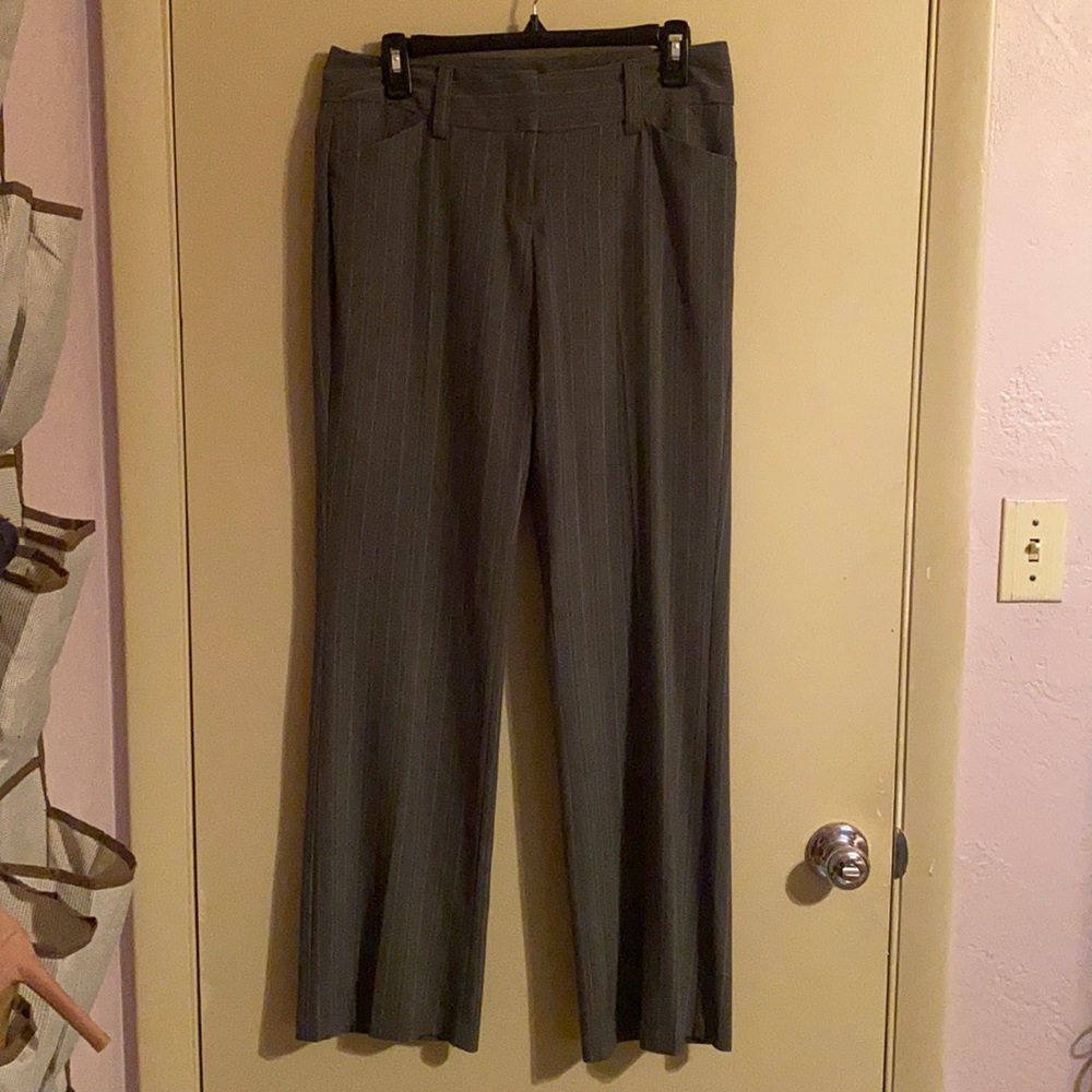 Gray striped women’s dress pants - Size 7